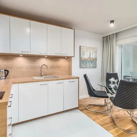 Apart111 Rodzinny 3 - 2 Sypialnie- Sauna, Silownia Διαμέρισμα *